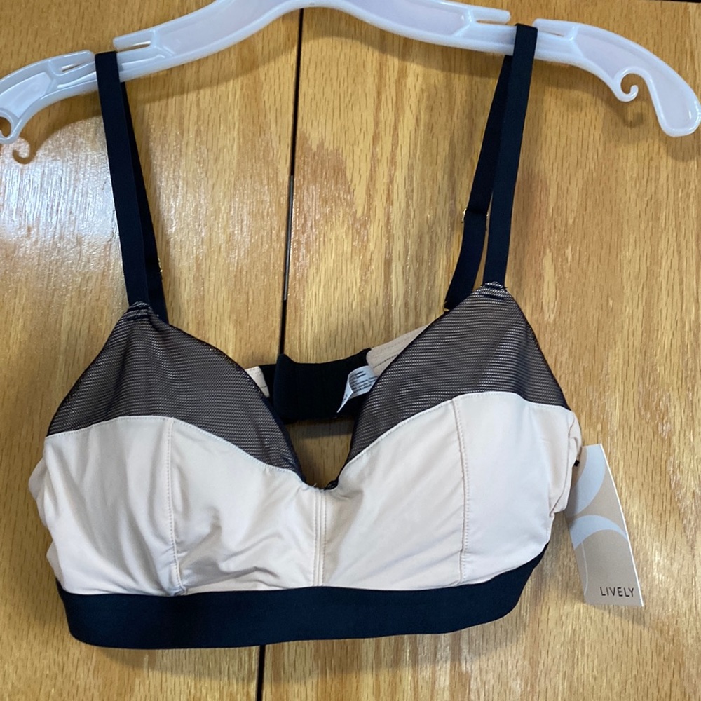 NWT Lively medium bra